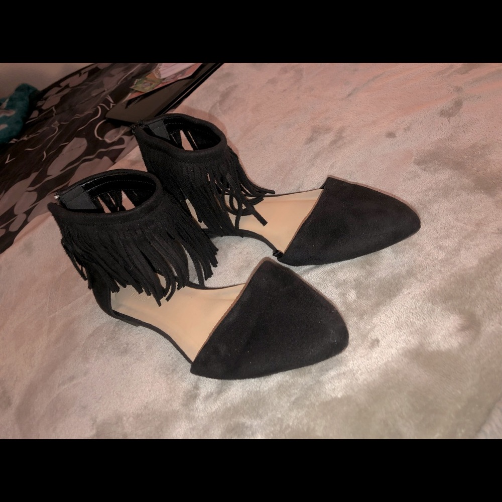 Black closed toe Fringe Flats